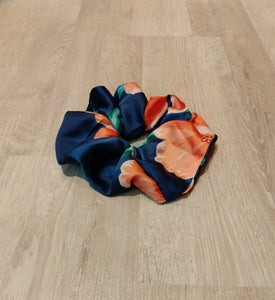 Scrunchie in Orange Navy Tulip