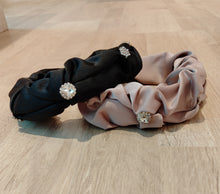 Load image into Gallery viewer, Headband in Black Sparkle