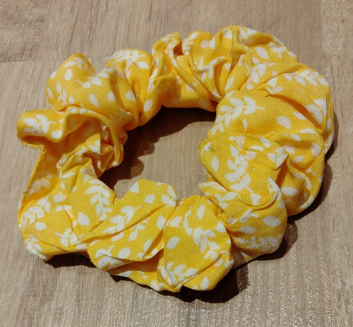 Scrunchie in Limoncello Yellow Fern