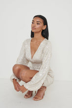 Load image into Gallery viewer, Tori Balloon Sleeve Sequin Dress in Champagne